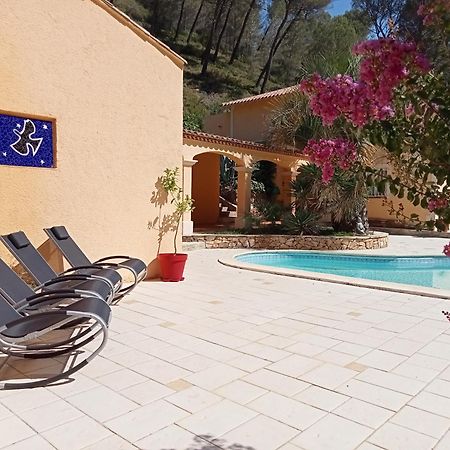 Les Restanques - Chambre D'Hotes Cuges-les-Pins Exterior foto