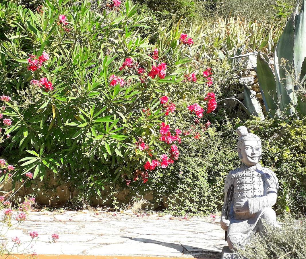 Les Restanques - Chambre D'Hotes Cuges-les-Pins Exterior foto
