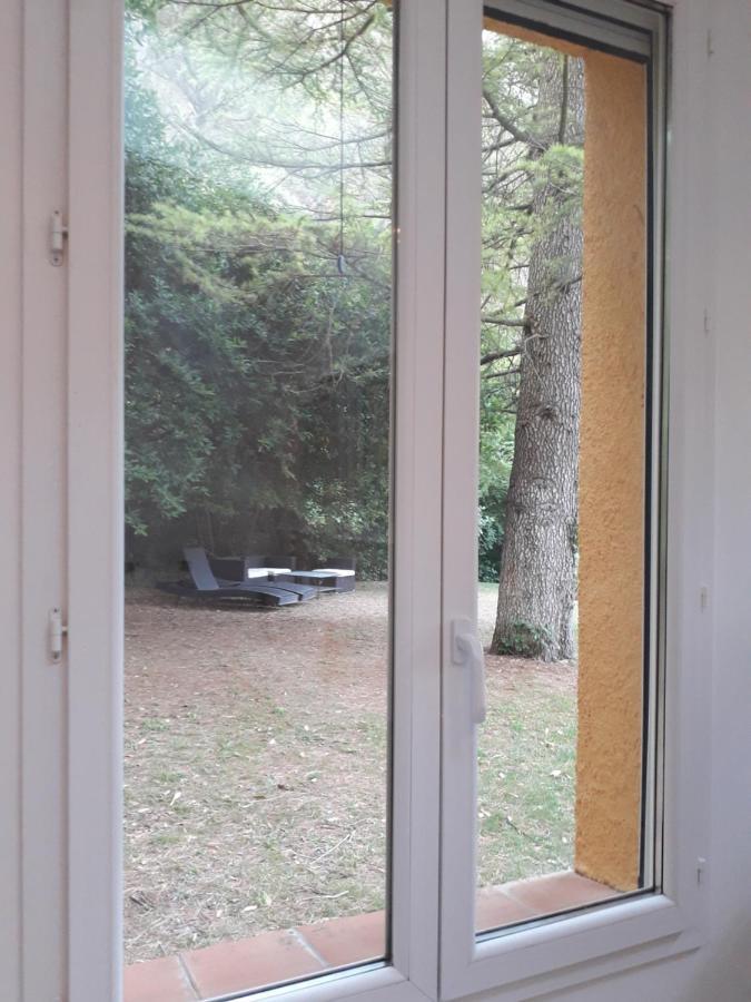 Les Restanques - Chambre D'Hotes Cuges-les-Pins Exterior foto