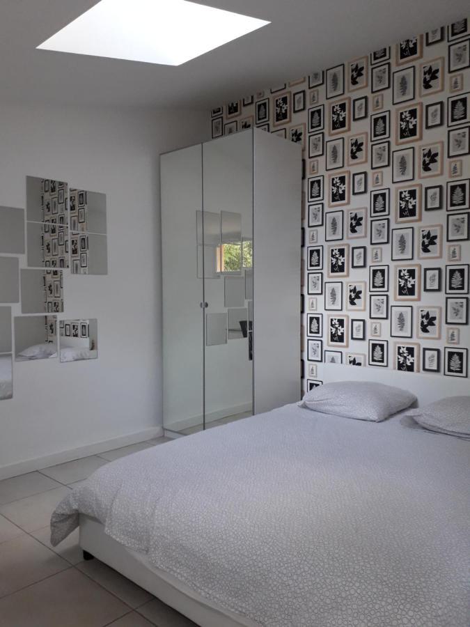 Les Restanques - Chambre D'Hotes Cuges-les-Pins Exterior foto