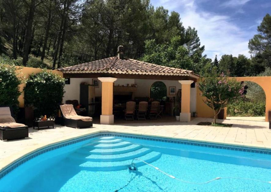 Les Restanques - Chambre D'Hotes Cuges-les-Pins Exterior foto